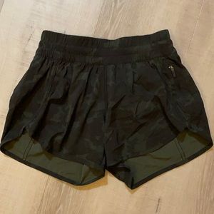EUC lululemon Tracker Shorts 4in-Sz6